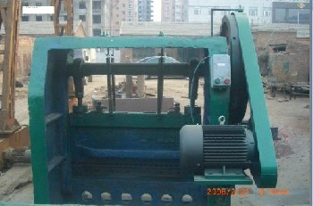 鋼板網(wǎng)沖剪機(jī)